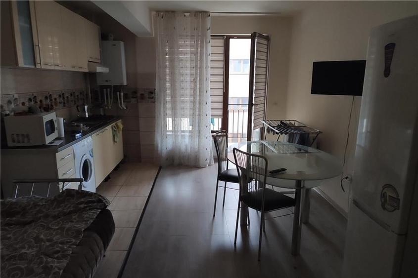 Apartament cu 2 camere semidecomandat, mobilat în Baciu