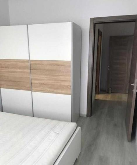 Apartament cu 2 camere semidecomandat, mobilat în Regie