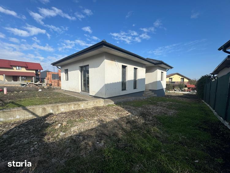 Casă cu 3 camere cu Teren 490 Mp în Jucu