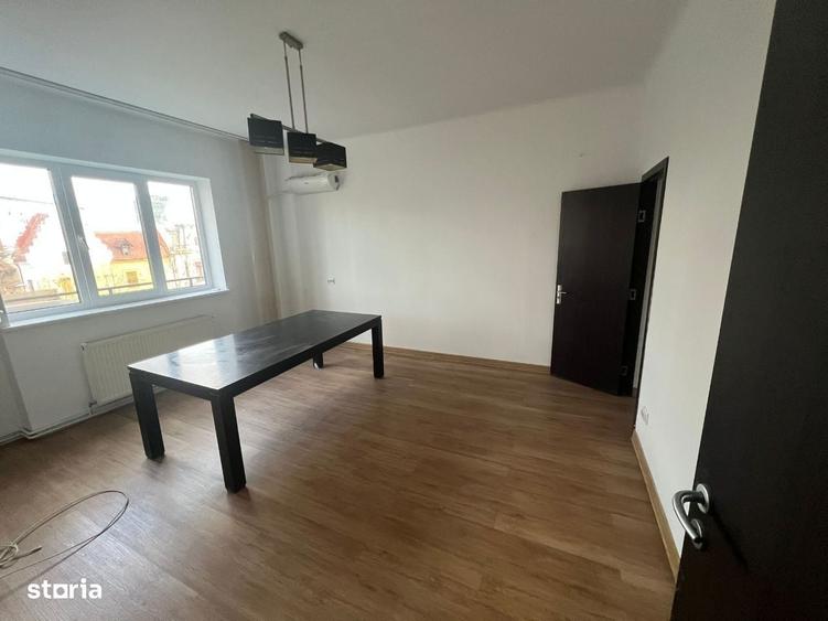 Apartament cu 4 camere în Victoriei