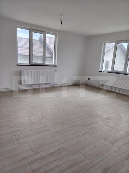 Casă individuală cu 8 camere cu Canalizare în Exterior Nord