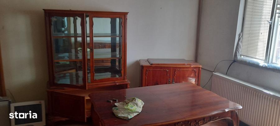 Casă cu 6 camere cu Teren 394 Mp în Central