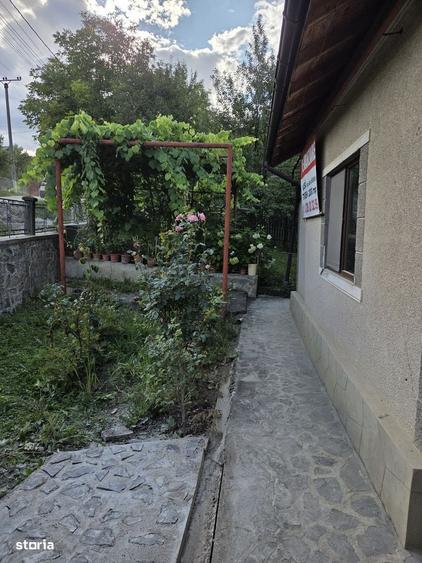 Casă cu 3 camere în Pietroșița