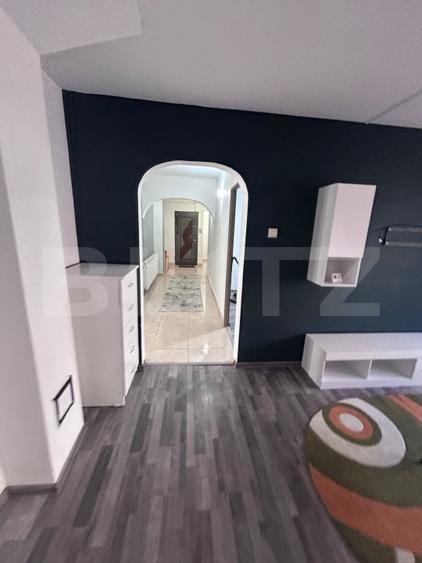 Apartament cu 4 camere decomandat, mobilat în Găești