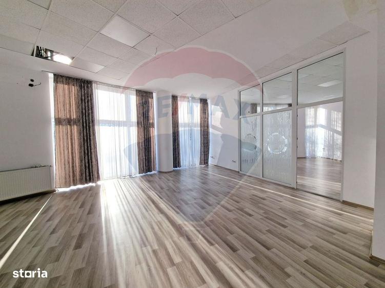 Spațiu comercial, de 405 mp, în Vitan
