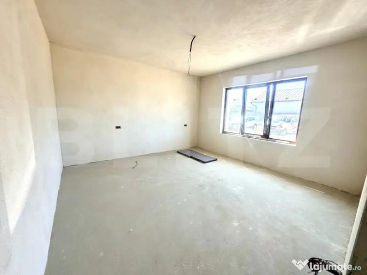 Casă cu 3 camere cu Teren 270 Mp în Petrești