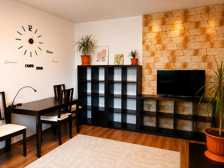 Apartament cu 2 camere semidecomandat în Pajura