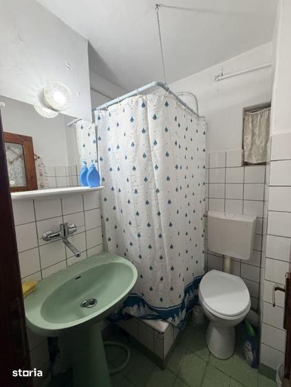 Apartament cu 4 camere decomandat în Calea București