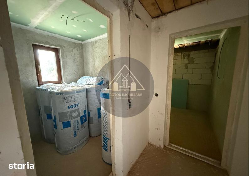 Casă cu 5 camere cu Teren 2500 Mp în Ațel