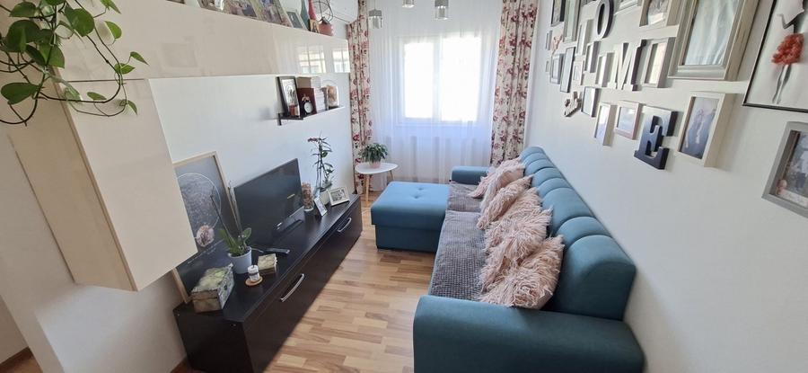 Apartament cu 3 camere decomandat în Valea Muscelului