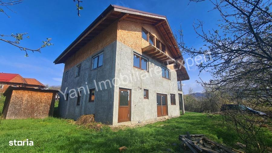 Casă cu 4 camere în Corbșori