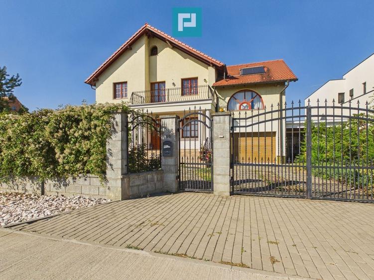 Casă individuală cu 6 camere cu Canalizare în Aradul Nou