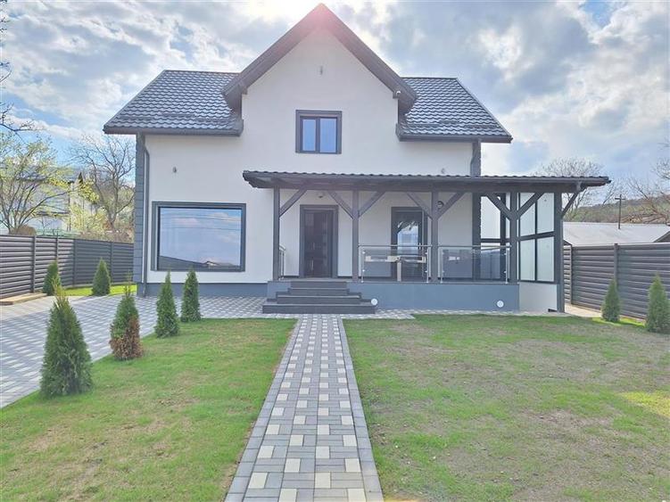 Casă individuală cu 5 camere cu Teren 413 Mp în 9 Mai