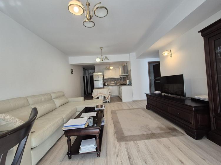 Apartament cu 3 camere semidecomandat în Națiunile Unite