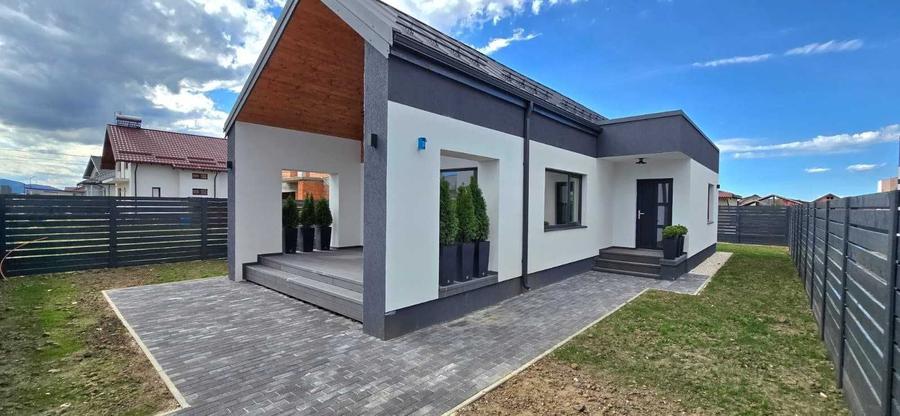 Casă cu 3 camere în Tărlungeni