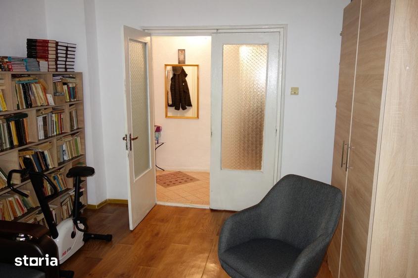Apartament cu 3 camere decomandat în Central