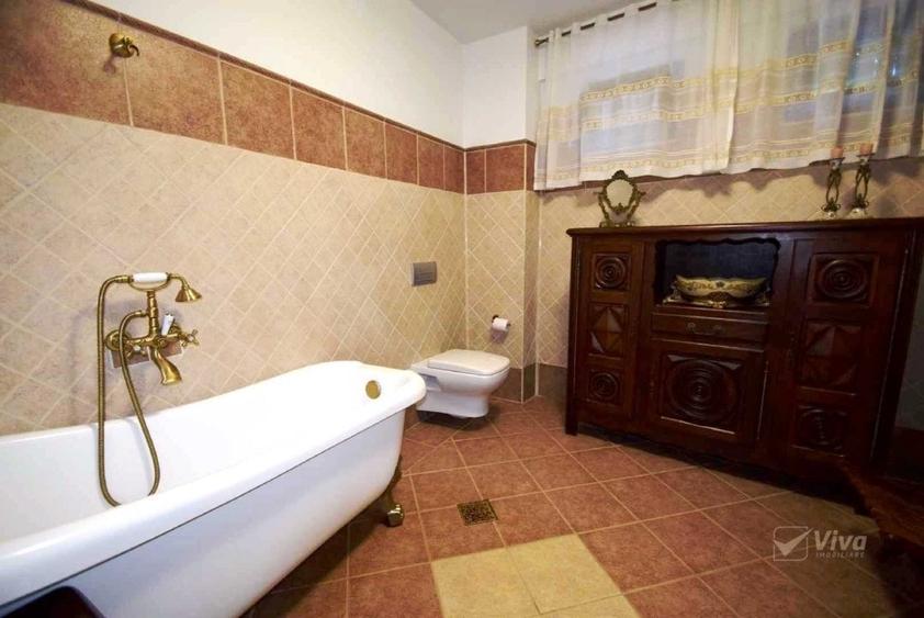 Casă individuală cu 7 camere cu Canalizare în Bucium