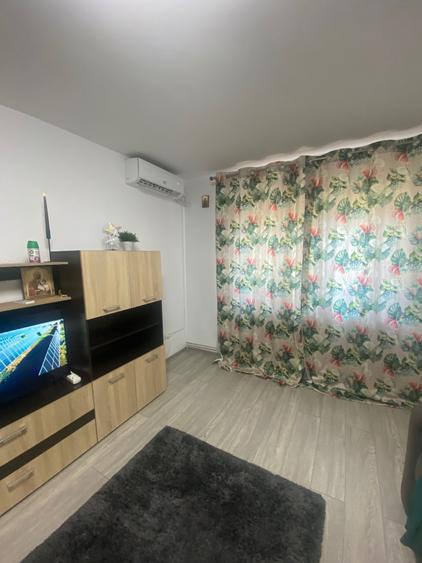 Garsonieră decomandată în Central