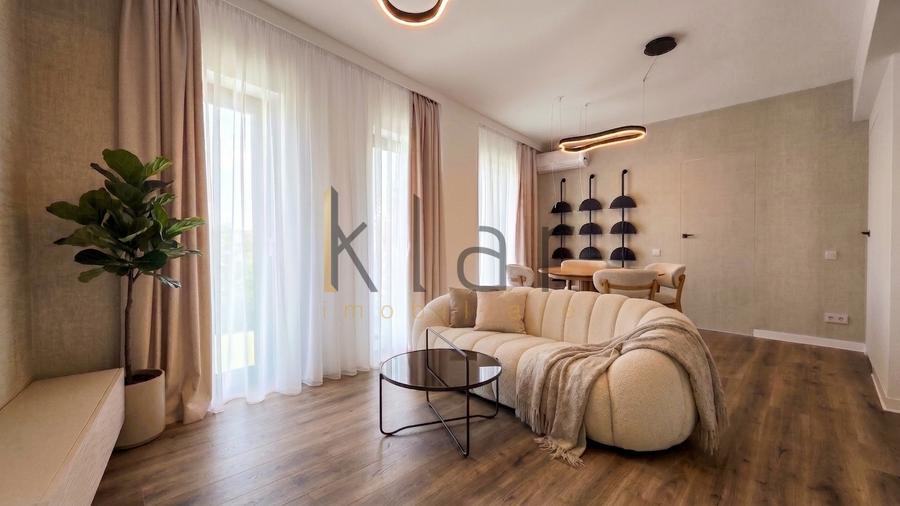 Apartament cu 3 camere semidecomandat, mobilat în Calea Turzii