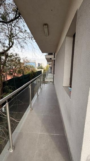 Apartament cu 3 camere semidecomandat în Moșilor