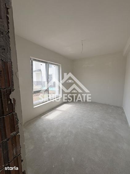 Casă cu 5 camere cu Teren 306 Mp în Central
