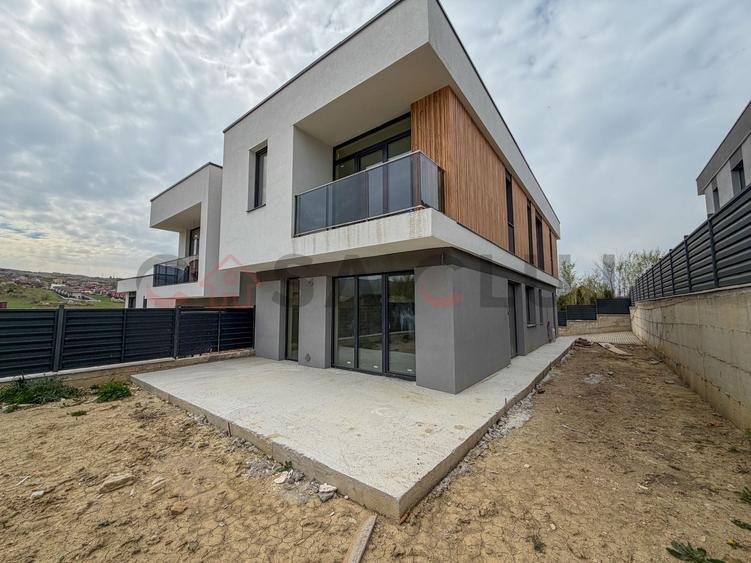 Casă individuală cu 5 camere cu Canalizare în Borhanci