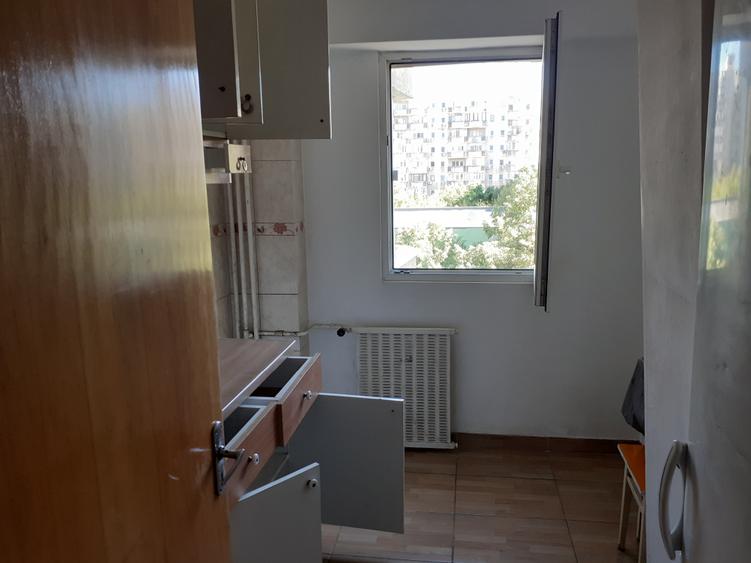Apartament cu 3 camere decomandat în Lacul Tei