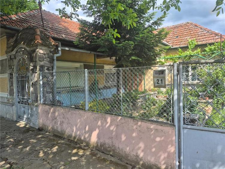 Casă individuală cu 4 camere cu Canalizare în Aeroport