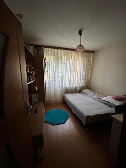 Apartament cu 3 camere decomandat în Valea Ialomiței