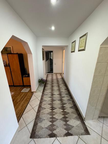 Apartament cu 3 camere decomandat în Bucov