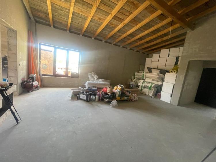 Casă cu 4 camere cu Teren 800 Mp în Central
