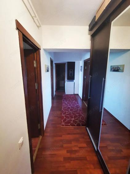 Apartament cu 3 camere decomandat în Ultimul leu