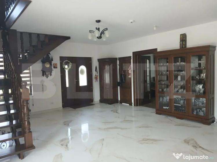 Casă cu 4 camere cu Teren 2000 Mp în Central