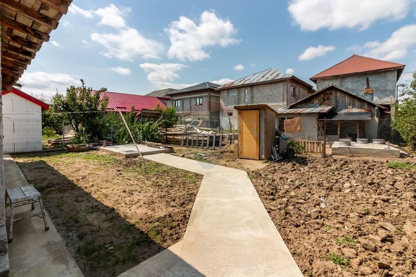 Casă individuală cu 5 camere cu Teren 498 Mp în Tântava