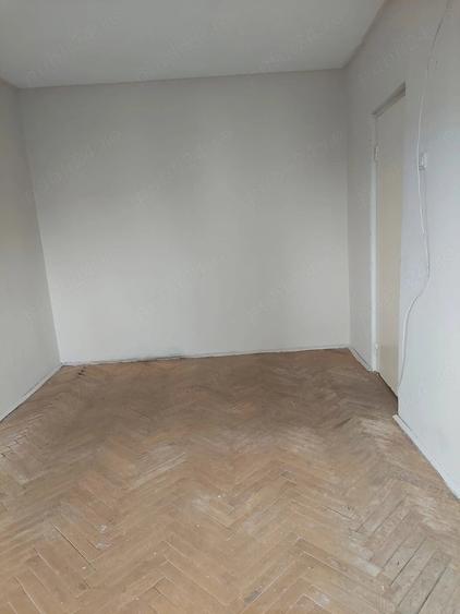 Apartament cu 2 camere semidecomandat în Dâmbovița