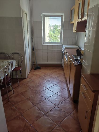 Apartament cu 4 camere decomandat în Dacia