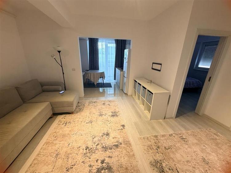 Apartament cu 2 camere decomandat în Aeroport