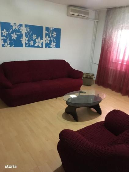 Apartament cu 3 camere decomandat în Nerva Traian