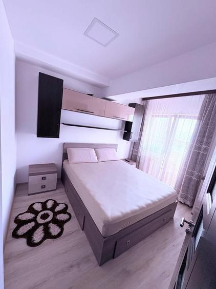 Apartament cu 3 camere semidecomandat în Obcini