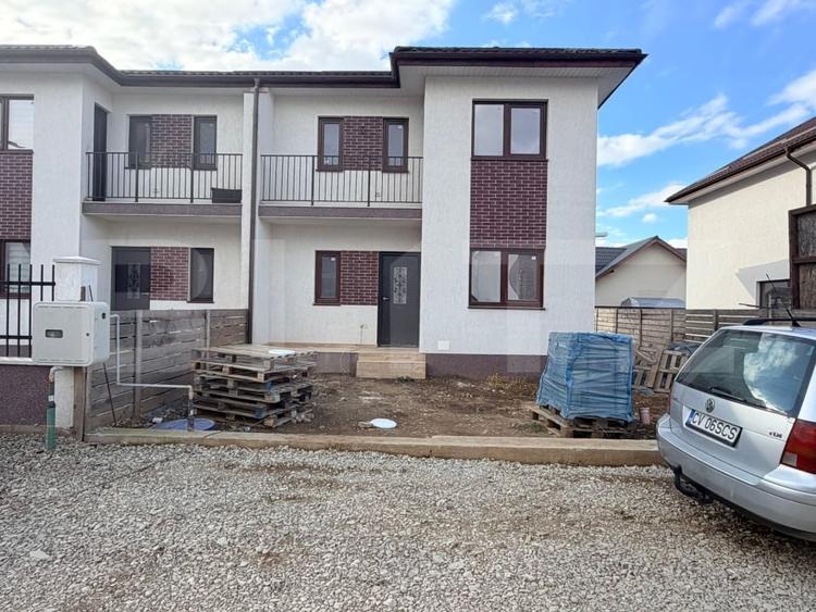 Duplex cu 4 camere cu Teren 250 Mp în Tărlungeni
