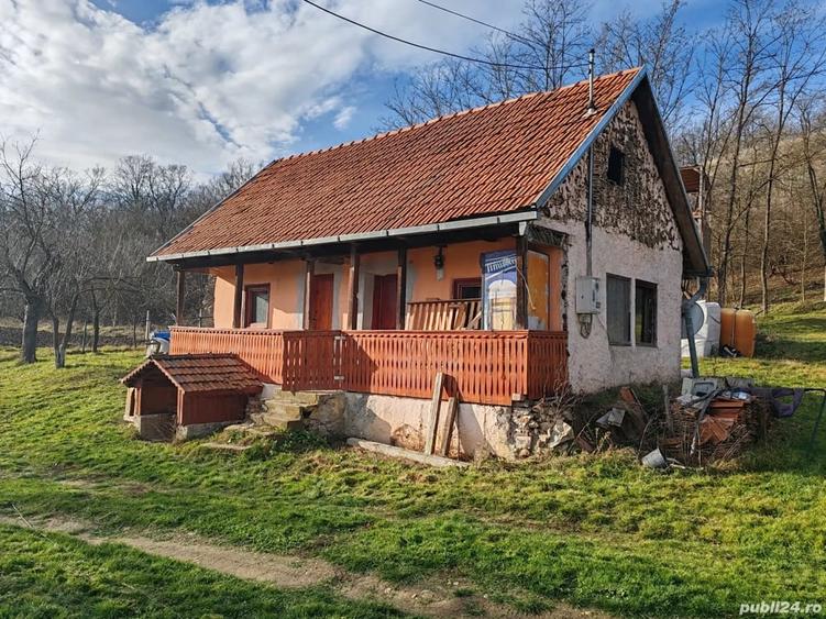 Casă cu 2 camere cu Teren 3600 Mp în Bejan