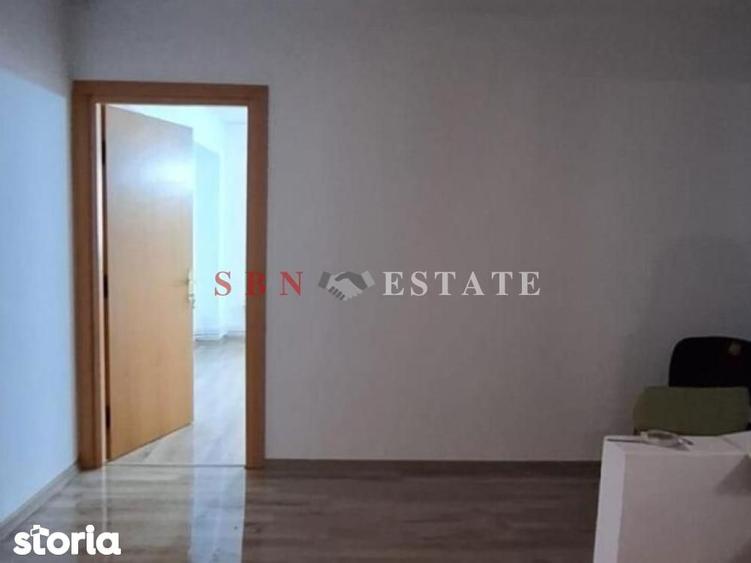 Casă cu 9 camere cu Teren 440 Mp în Mihai Bravu