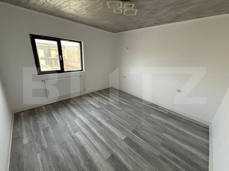 Casă individuală cu 5 camere cu Canalizare în Preajba