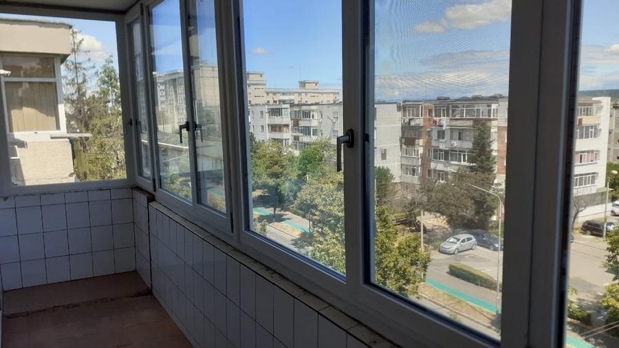 Apartament cu 3 camere decomandat în Prundu