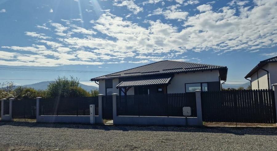 Casă cu 4 camere în Tărlungeni