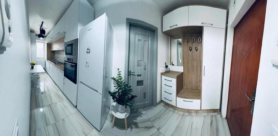 Apartament cu 3 camere semidecomandat în Central