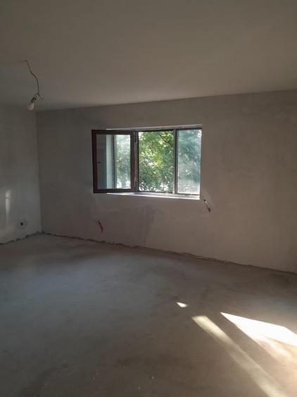 Casă individuală cu 8 camere cu Teren 800 Mp în Măineasca
