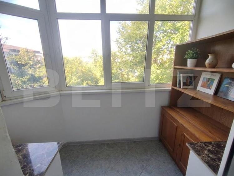 Apartament cu 3 camere decomandat, mobilat în Alexandru cel Bun