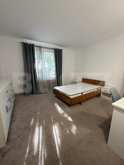 Apartament cu 4 camere decomandat, mobilat în Cornișa