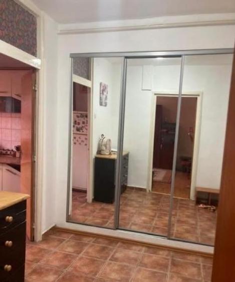 105000 euro -2 camere -Gorjului -centrala proprie -bloc 1980 - 5